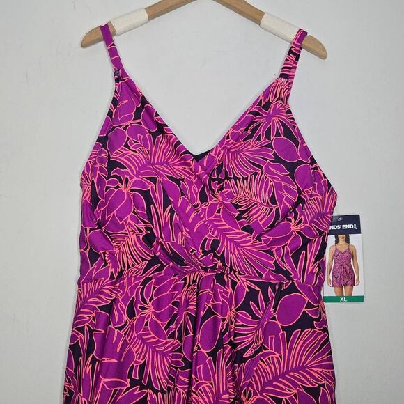 Lands' End Swim Dress Size XL Purple Floral UPF 50 New - Picture 2 of 5